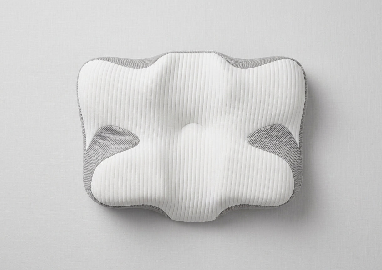 Vue de dessus de l'oreiller ergonomique sur un tissu en lin